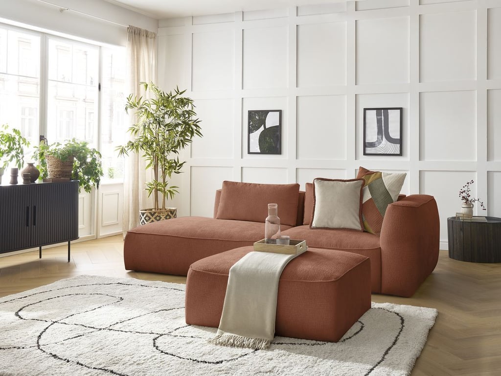 Produit similaire: Canapé droit fixe 3 places LEOPOLD tissu texturé avec pouf orange accoudoir droit BOBOCHIC