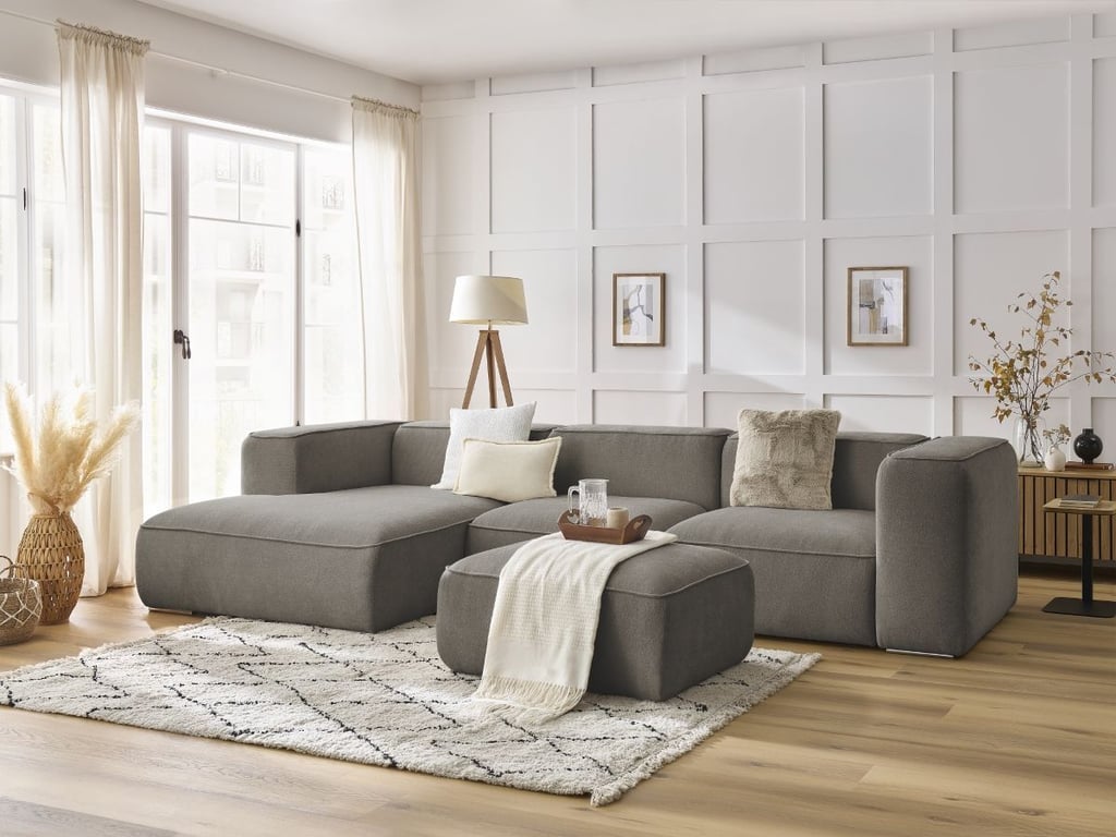 Produit similaire: Canapé d'angle fixe ZEPHYR avec pouf taupe angle gauche BOBOCHIC 5 places