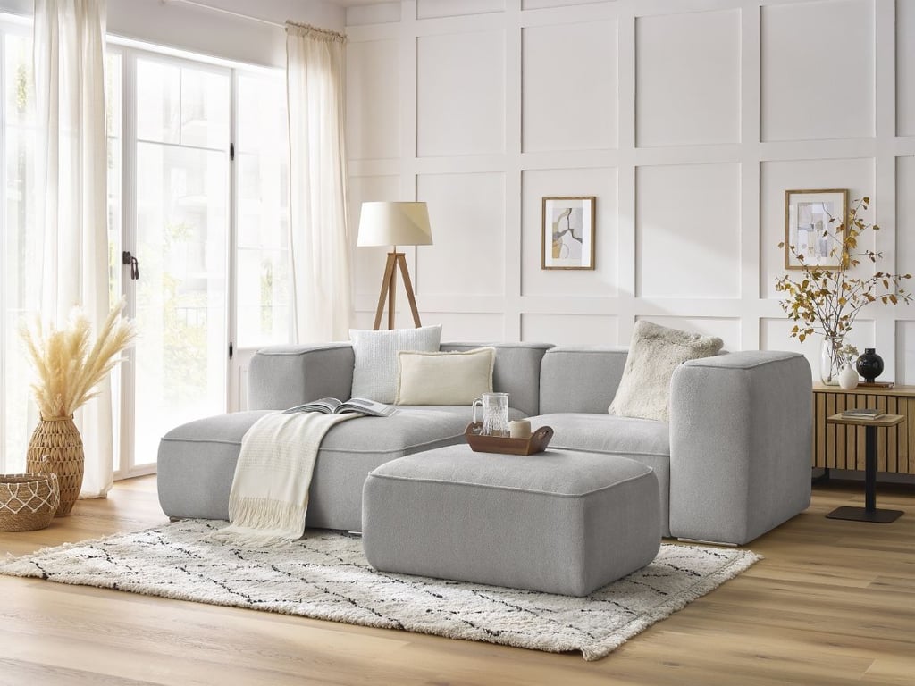 Produit similaire: Canapé d'angle fixe compact ZEPHYR avec pouf gris clair angle gauche BOBOCHIC 4 places