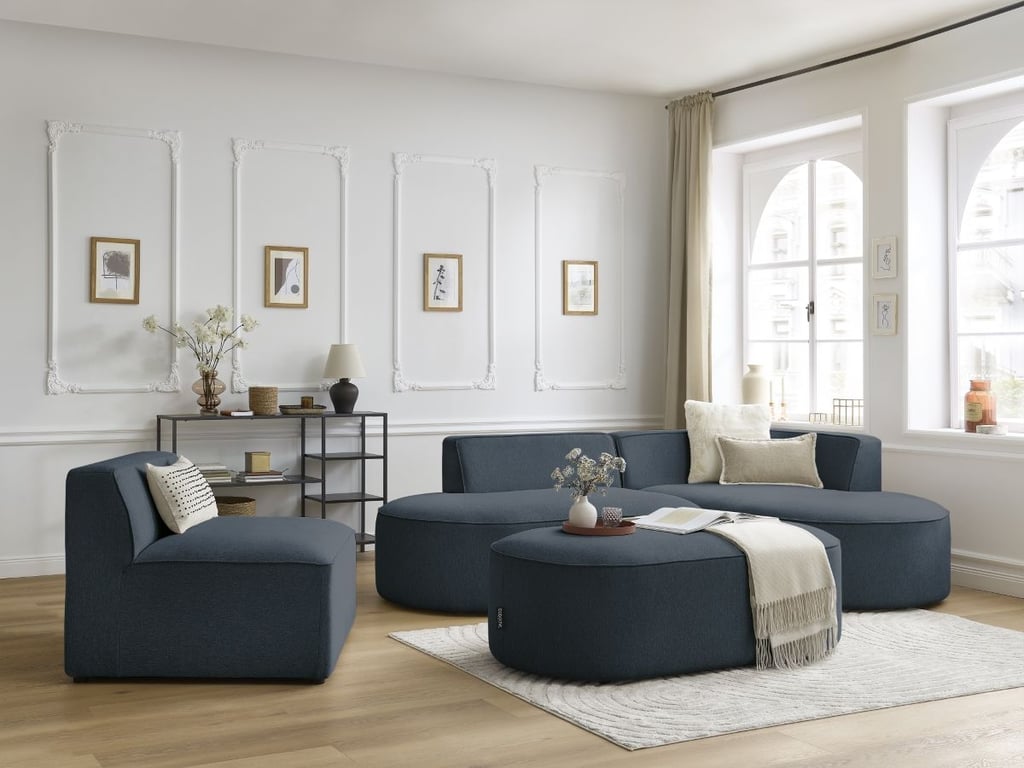 Produit similaire: Canapé d'angle fixe modulable ROUSSEAU tissu chiné avec 1 chauffeuse et 1 pouf bleu foncé angle droit BOBOCHIC 6 places