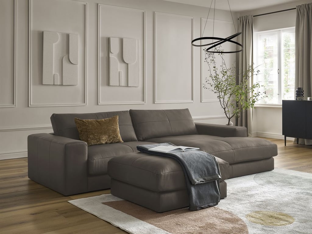 Produit similaire: Canapé d'angle fixe LEONARD cuir de vache avec pouf marron angle droit BOBOCHIC 4 places