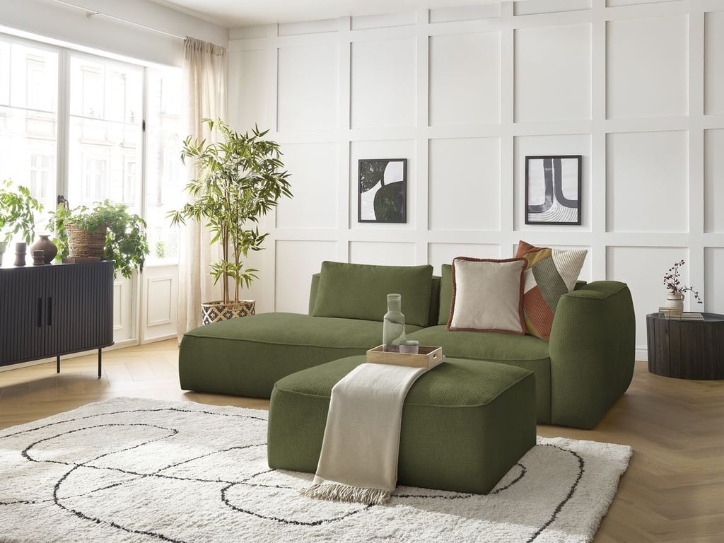 Produit similaire: Canapé droit fixe 3 places LEOPOLD tissu texturé avec pouf vert foncé accoudoir droit BOBOCHIC