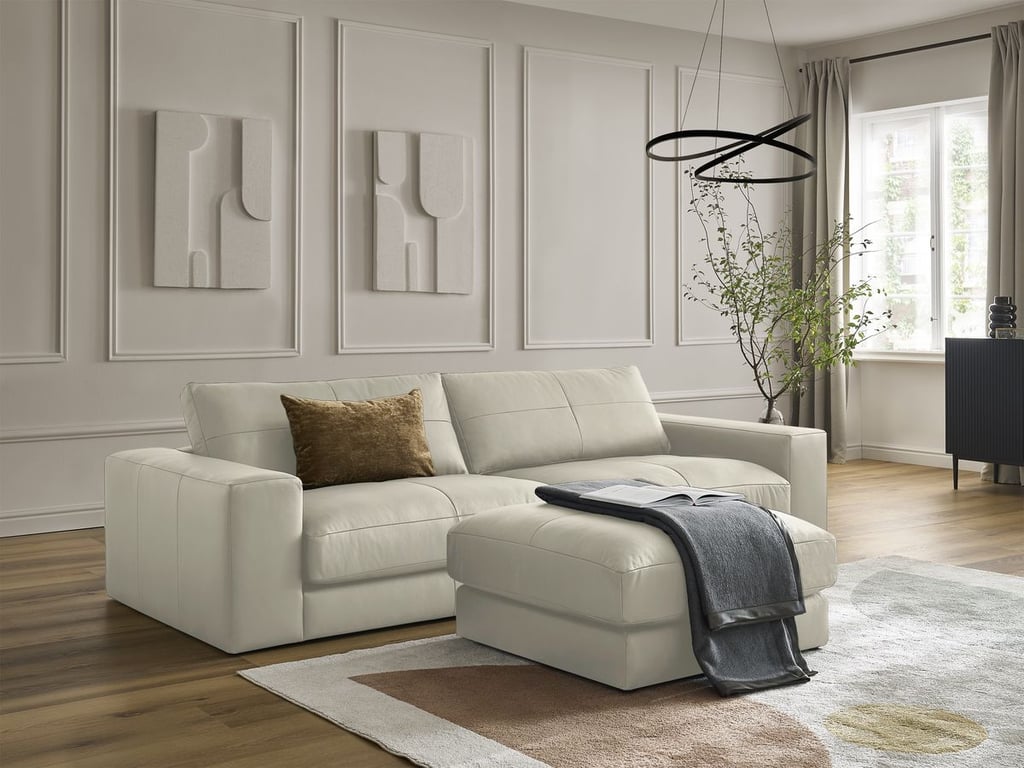 Produit similaire: Canapé droit fixe 3 places LEONARD cuir de vache avec pouf beige BOBOCHIC