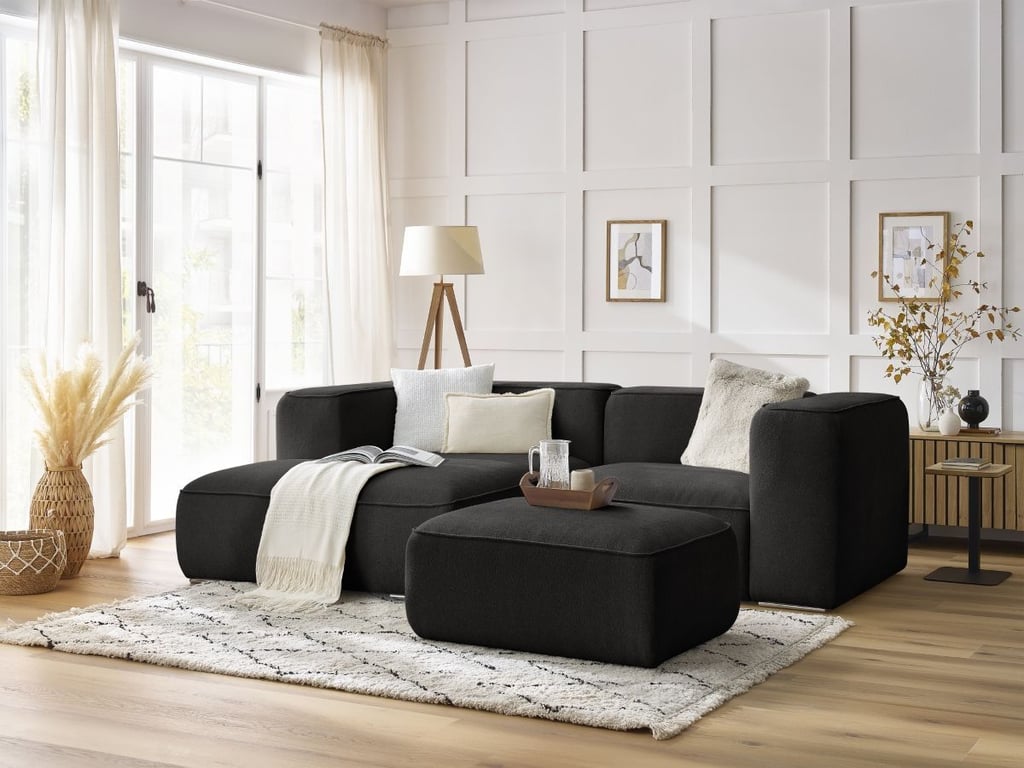 Produit similaire: Canapé d'angle fixe compact ZEPHYR avec pouf noir angle gauche BOBOCHIC 4 places