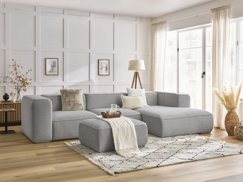 Produit similaire: Canapé d'angle fixe ZEPHYR avec pouf gris clair angle droit BOBOCHIC 5 places