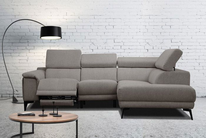 Produit similaire: Canapé d'angle droit 3 places avec relax électrique tissu taupe - Courtois Laville - Matera