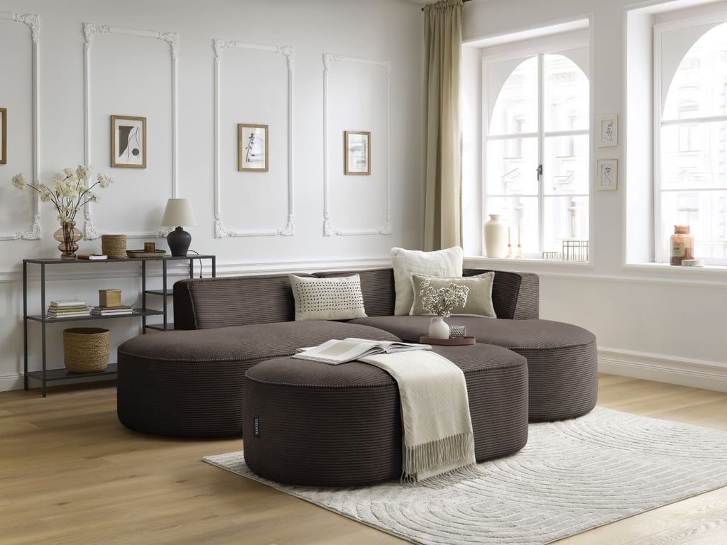 Produit similaire: Canapé d'angle fixe ROUSSEAU velours côtelé avec pouf marron angle droit BOBOCHIC 5 places