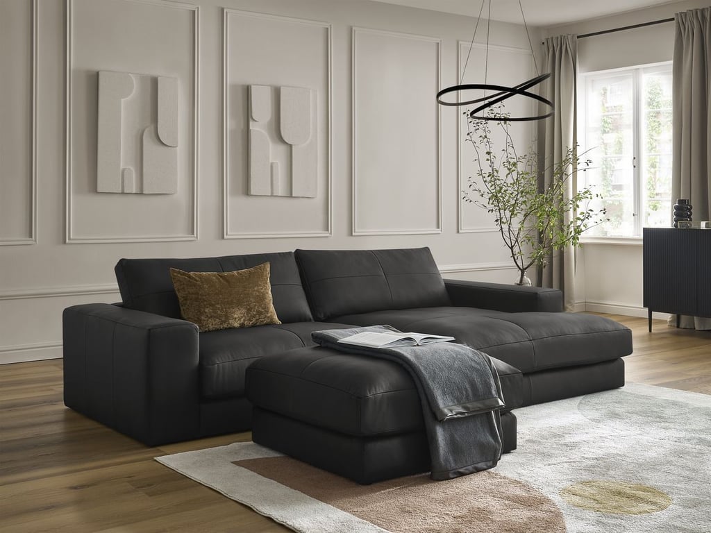 Produit similaire: Canapé d'angle fixe LEONARD cuir de vache avec pouf noir angle droit BOBOCHIC 4 places