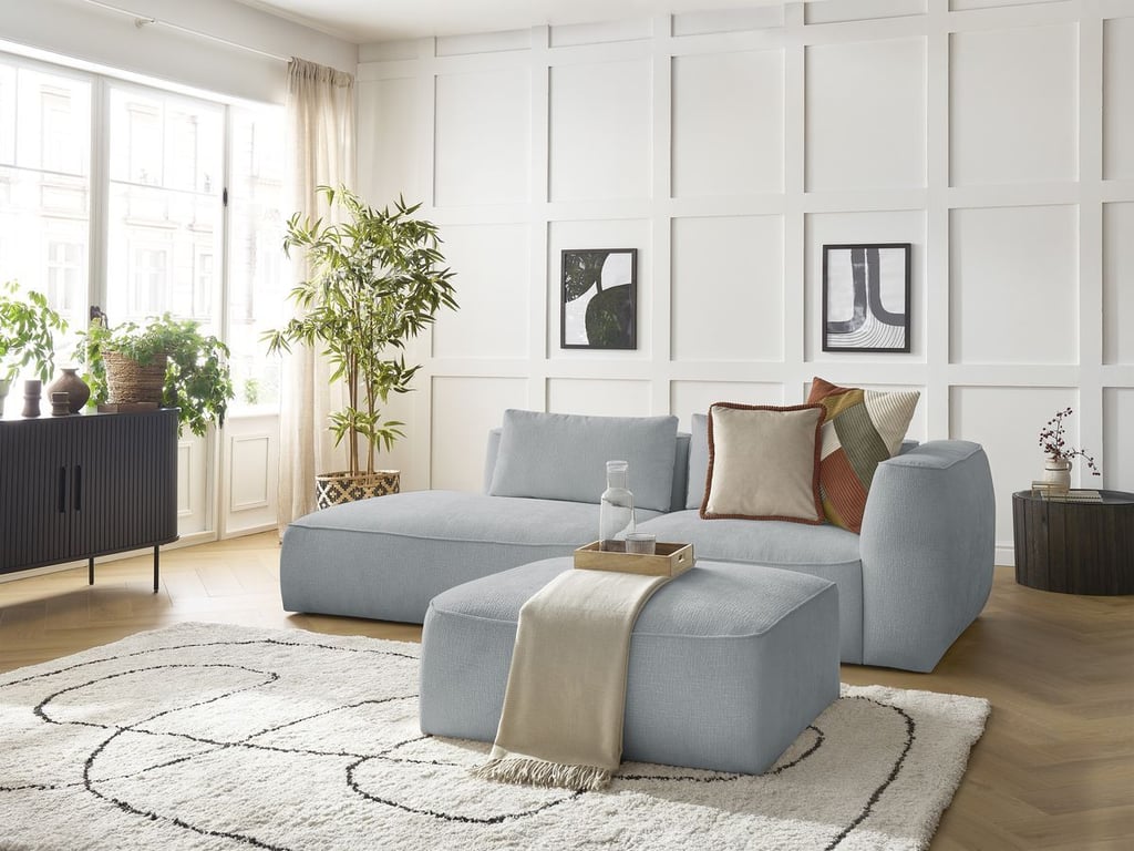 Produit similaire: Canapé droit fixe 3 places LEOPOLD tissu texturé avec pouf gris clair accoudoir droit BOBOCHIC