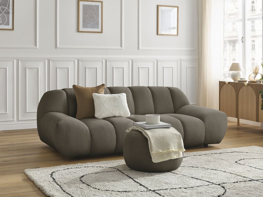 Produit similaire: Canapé droit fixe 2 places HAYDEN tissu bouclette avec pouf petit marron BOBOCHIC