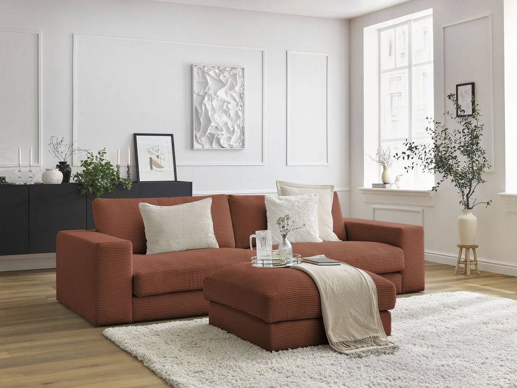 Produit similaire: Canapé droit fixe 3 places compact LEONARD velours côtelé avec pouf orange BOBOCHIC