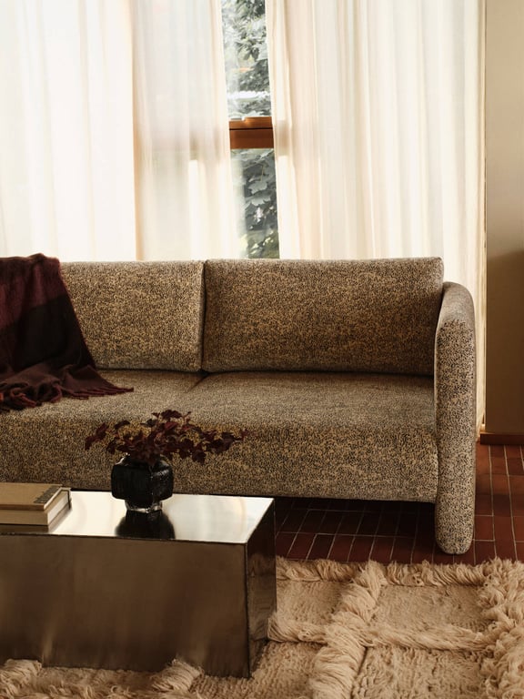 Méridienne avec accoudoir en velours poppy beige et noir R Dase - Ferm Living