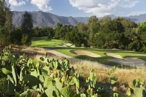 Rosie taxi cab provides airport transportation to and from Ojai CA