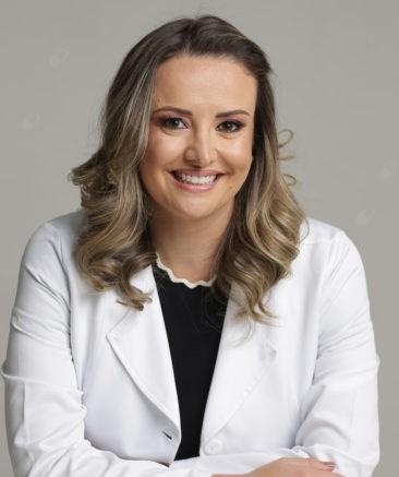 Dra. Adriana Linhares