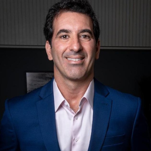 Dr. Eduardo Leze