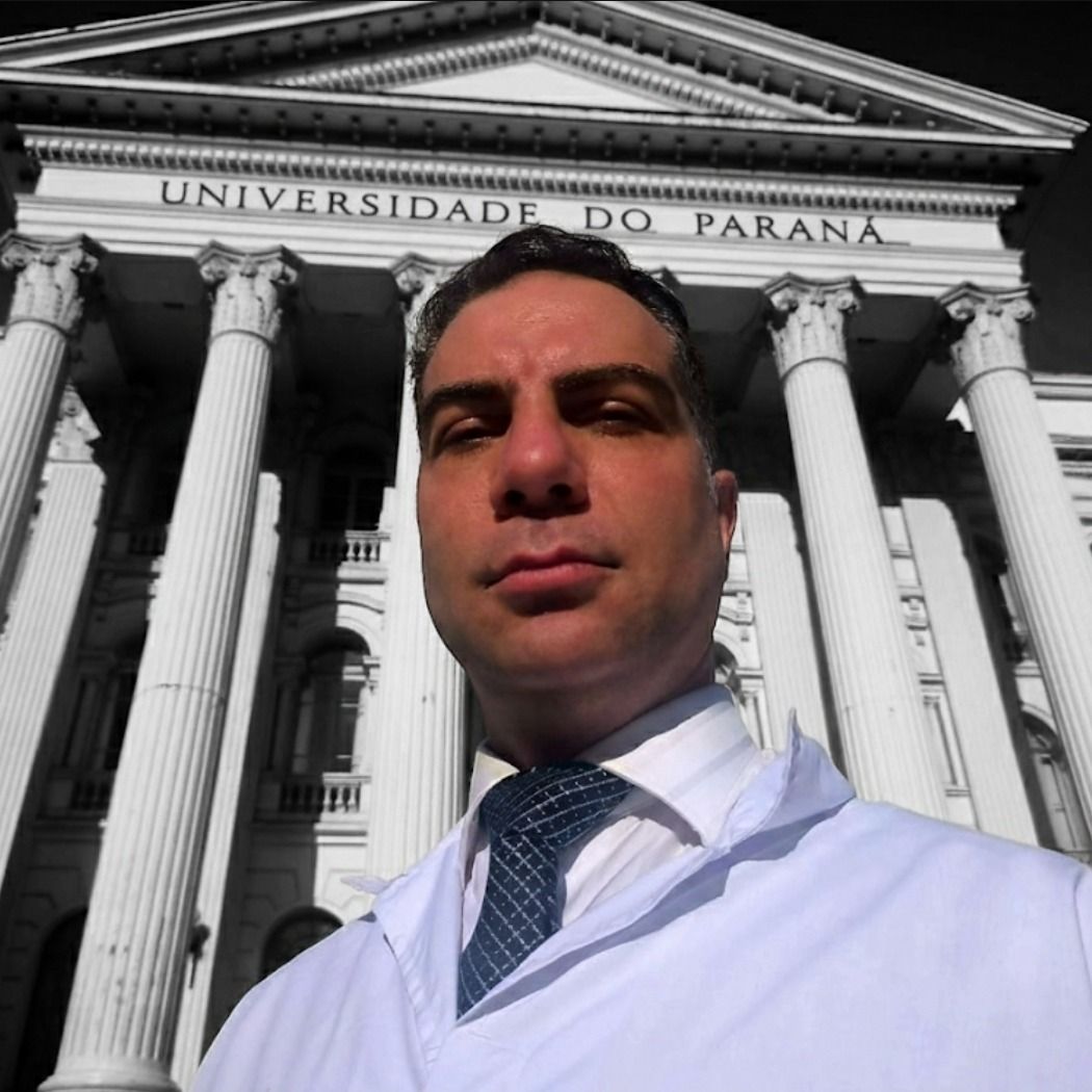 Dr. Carlos Eduardo