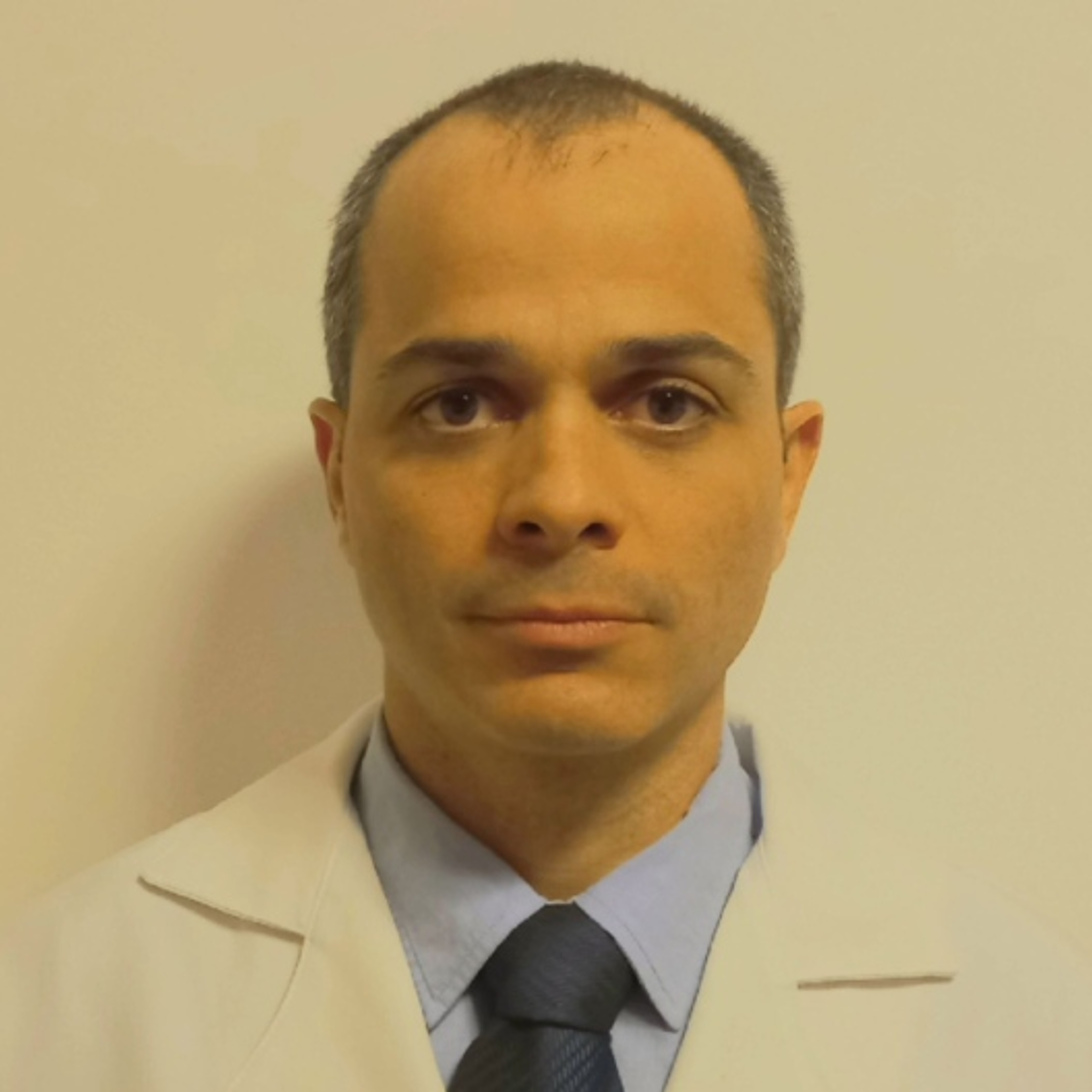 Dr. Daniel Lustoza