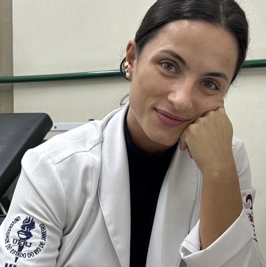 Dra. Isadora Neves