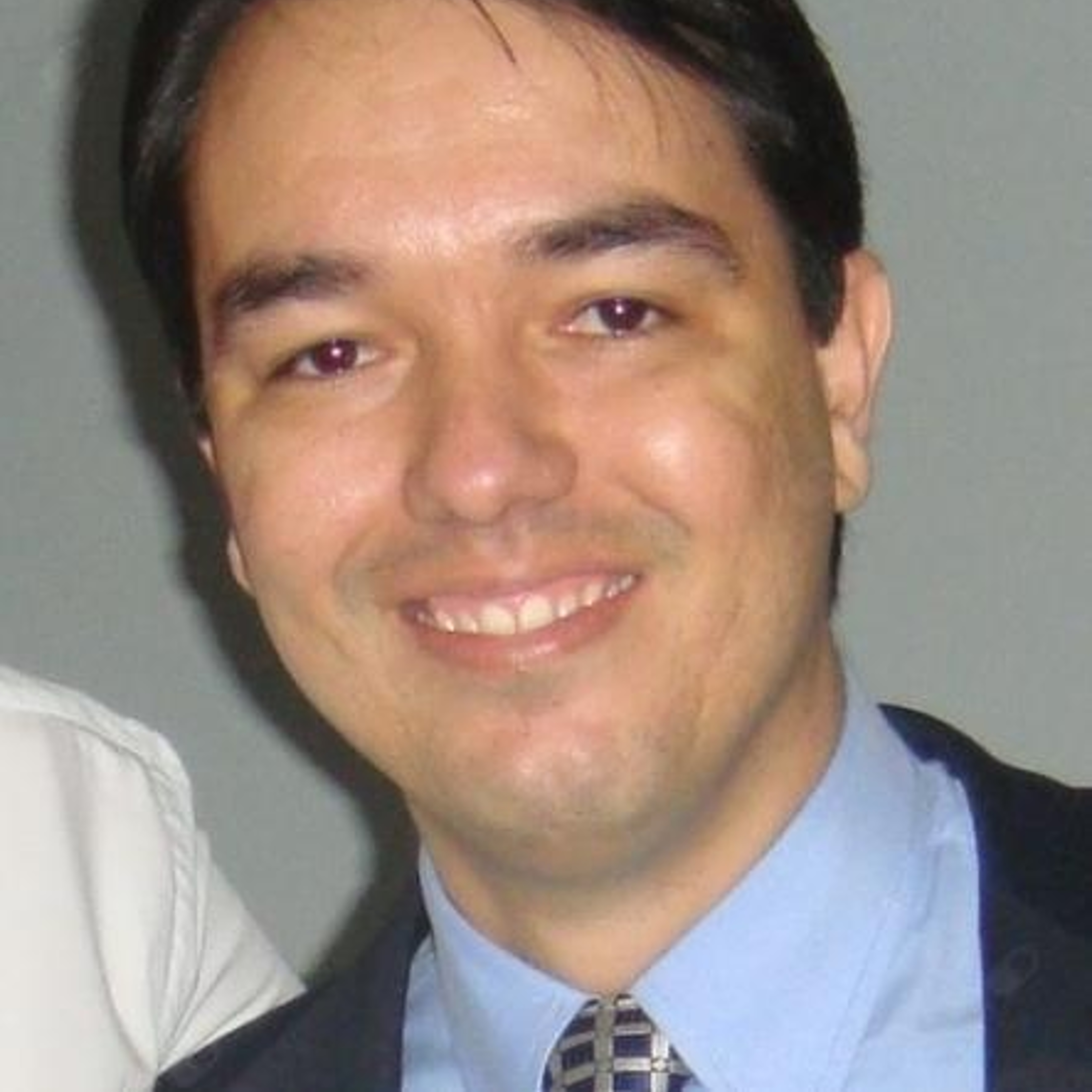 Dr. Bernardo Campos
