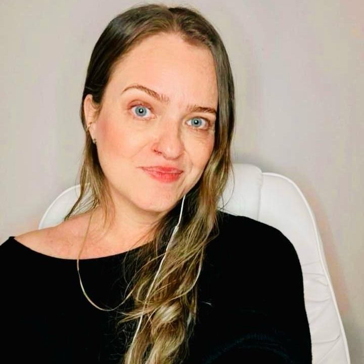 Dra. Christiane Teixeira