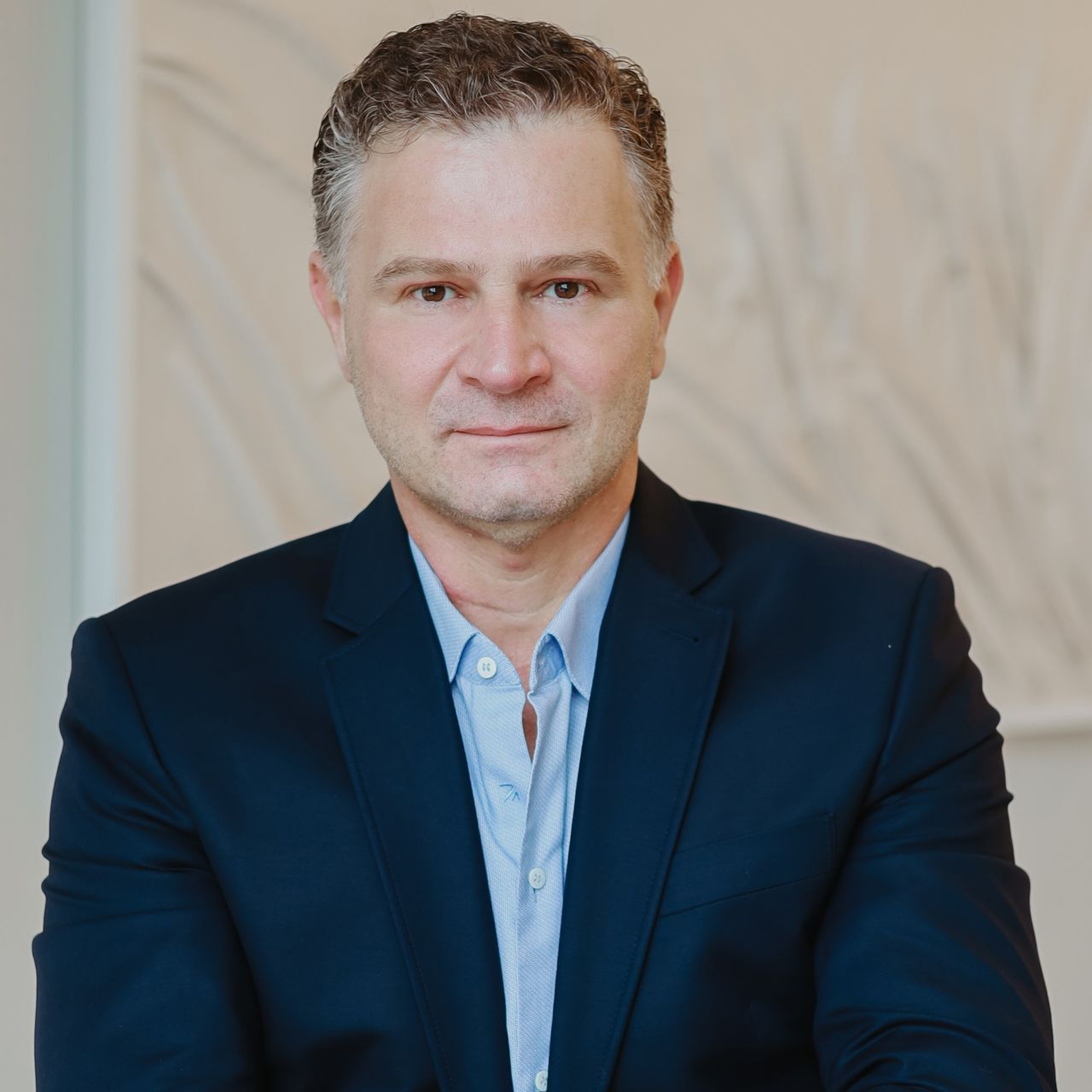 Dr. Ari Miotto