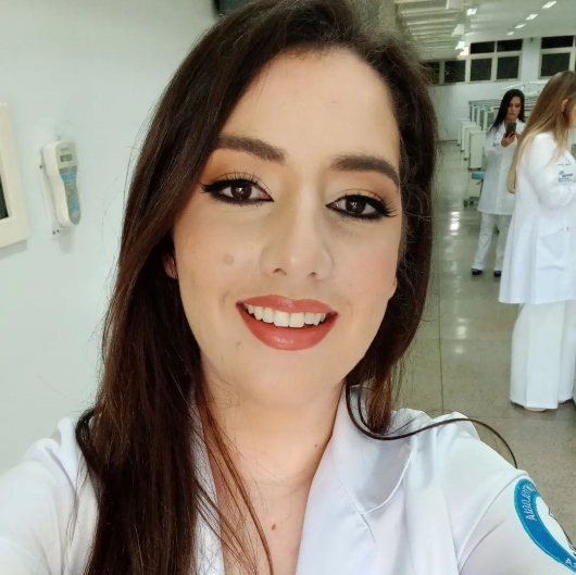 Dra. Julia Lima