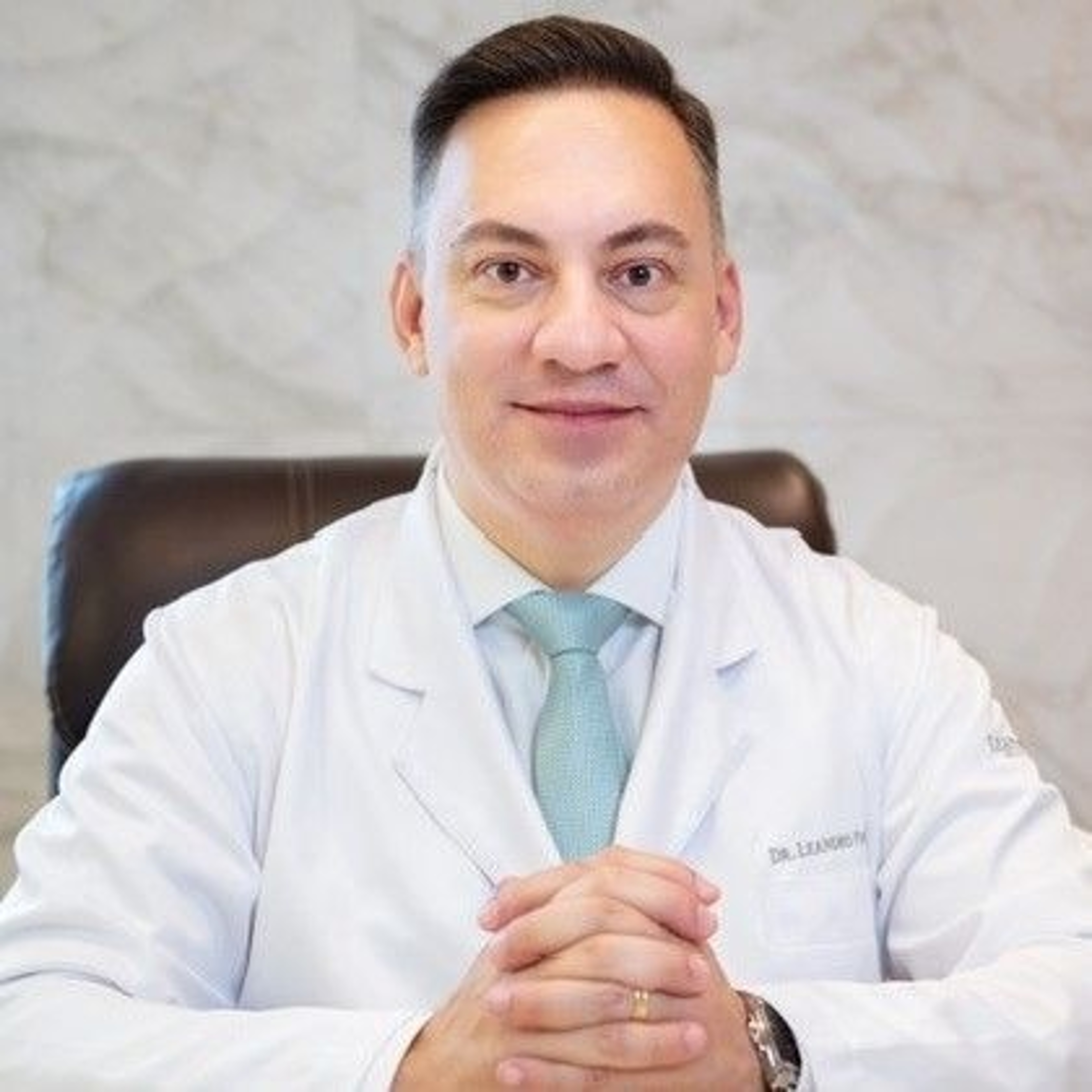 Dr. Leandro Tavares