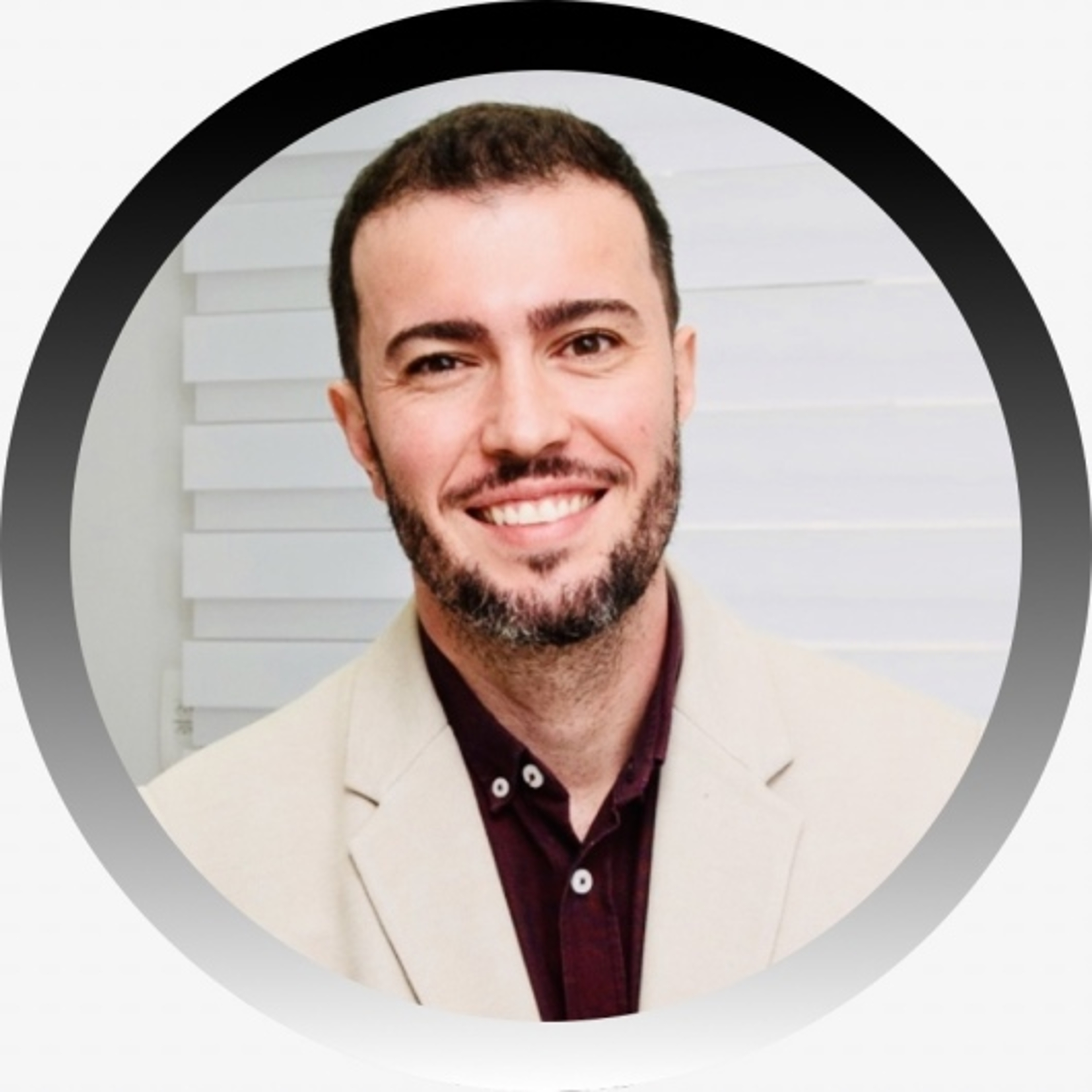 Dr. Tiago Gouvea