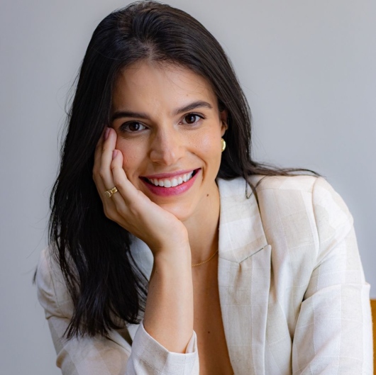 Dra. Letícia Becari
