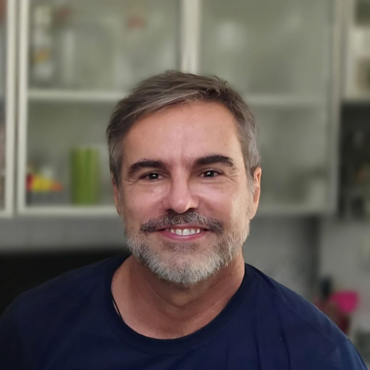 Dr. Rogerio Neves