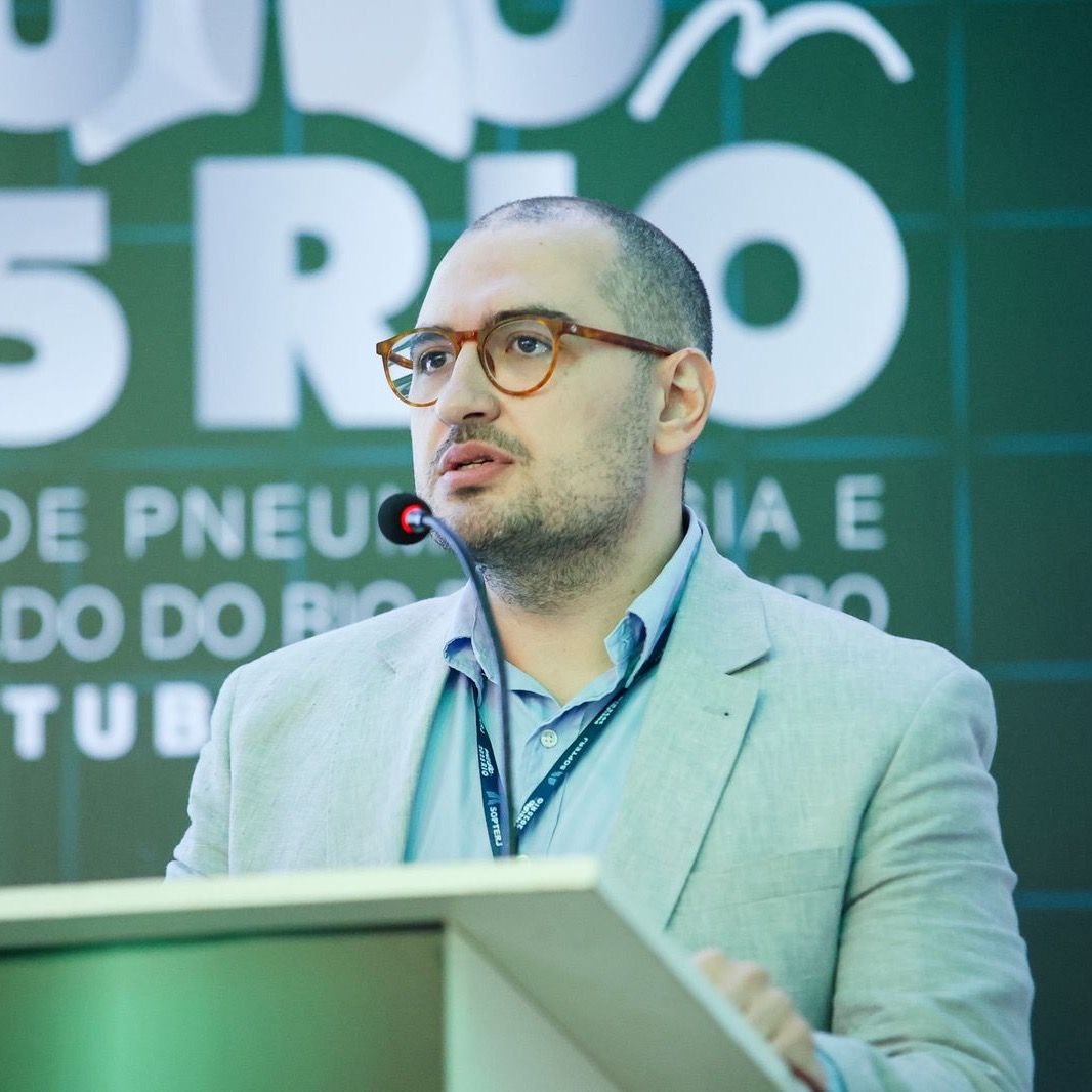 Dr. Lucas Correia
