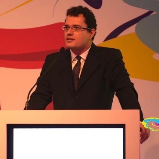 Dr. Gustavo Iglesias