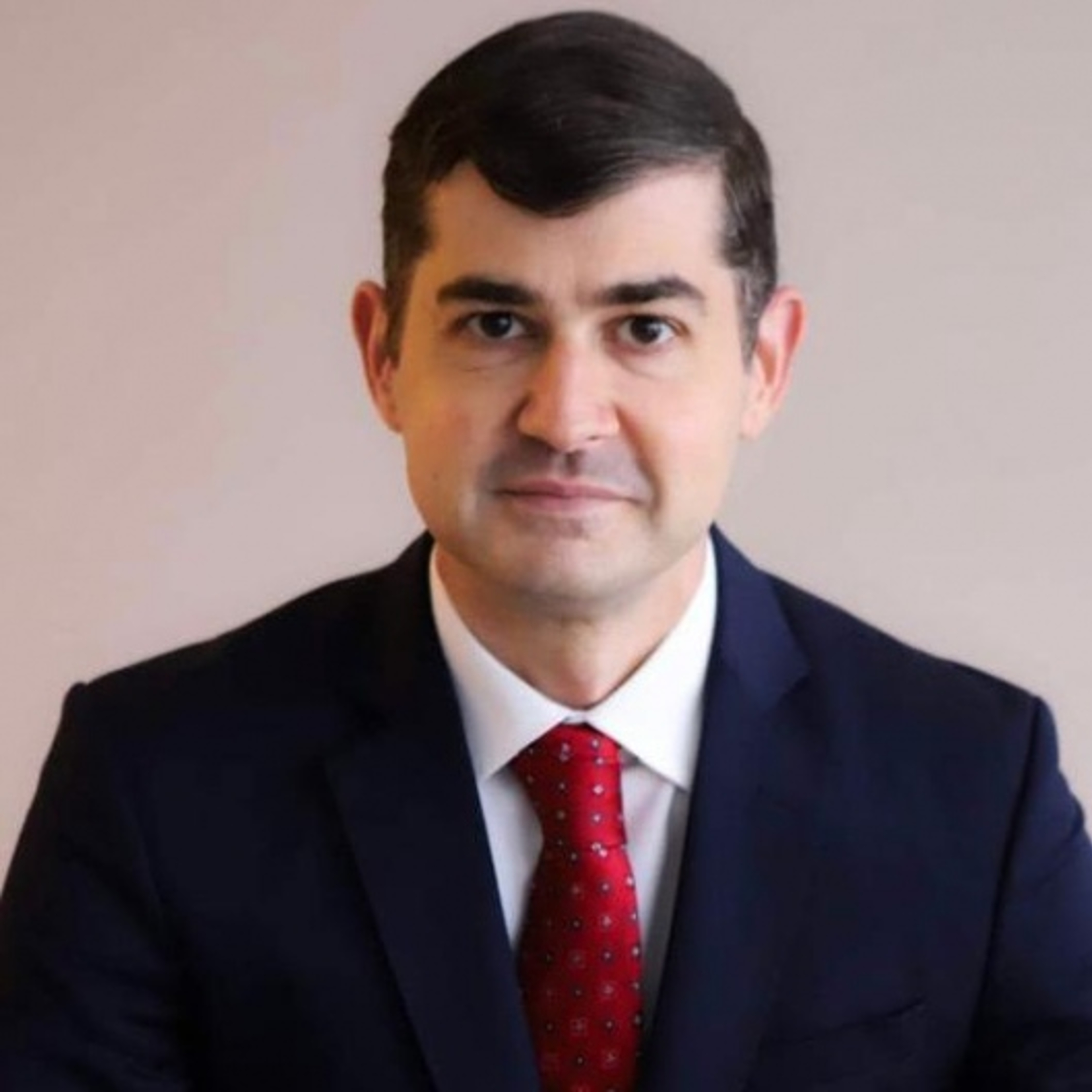 Dr. Fernando César