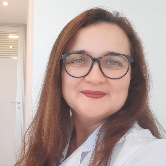 Dra. Ana Claudia