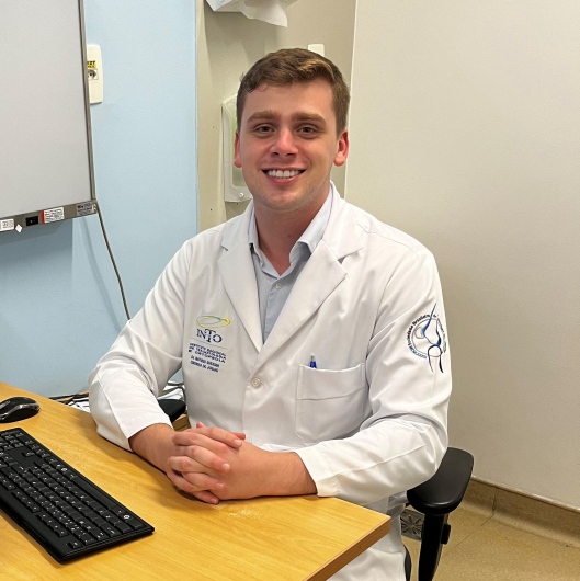 Dr. Matheus Guesser