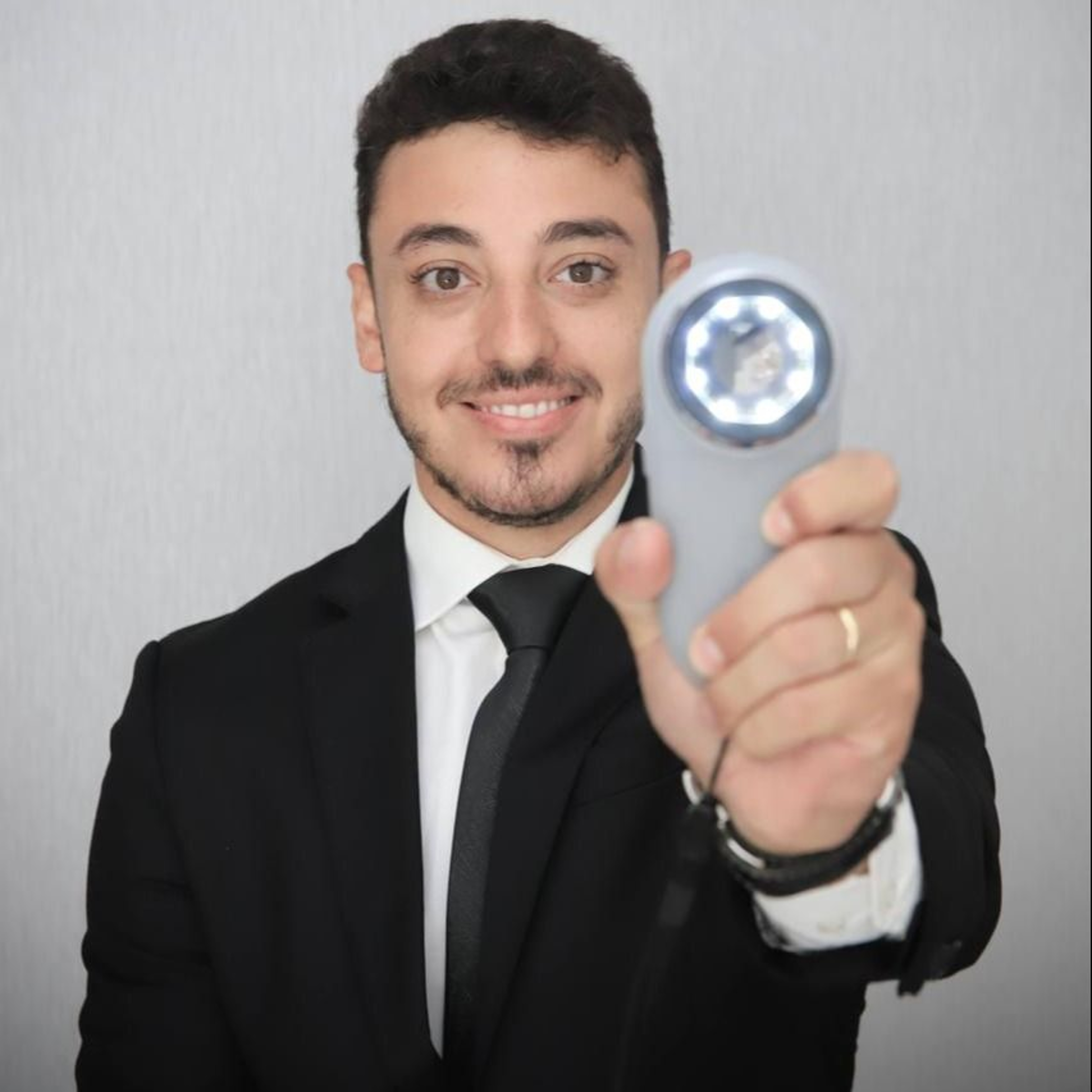 Dr. Thomas Buissa