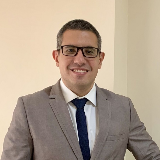 Dr. Gustavo Pina