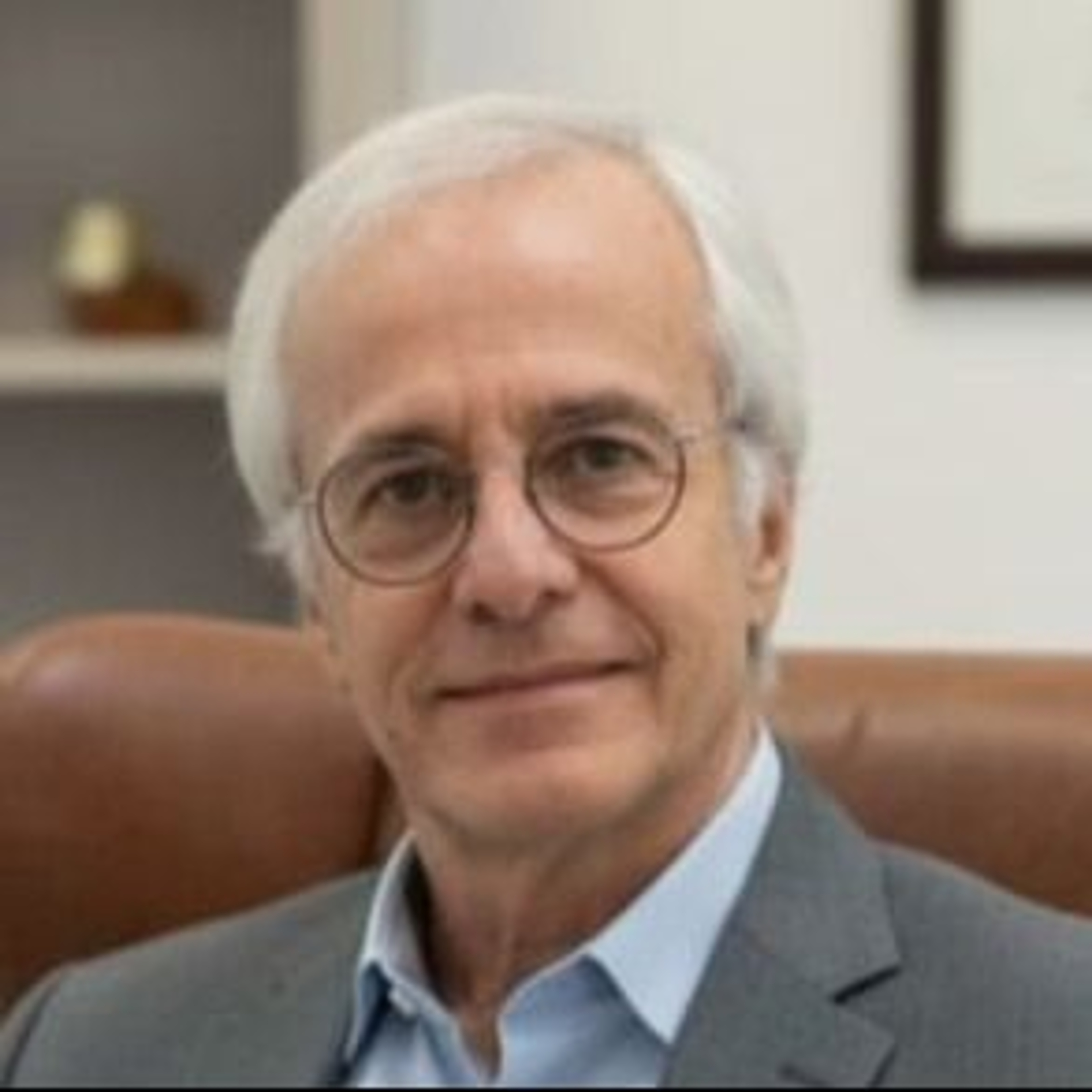 Foto de Dr. Roberto Bronze