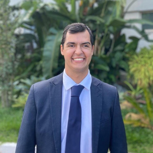 Dr. Robson Luís
