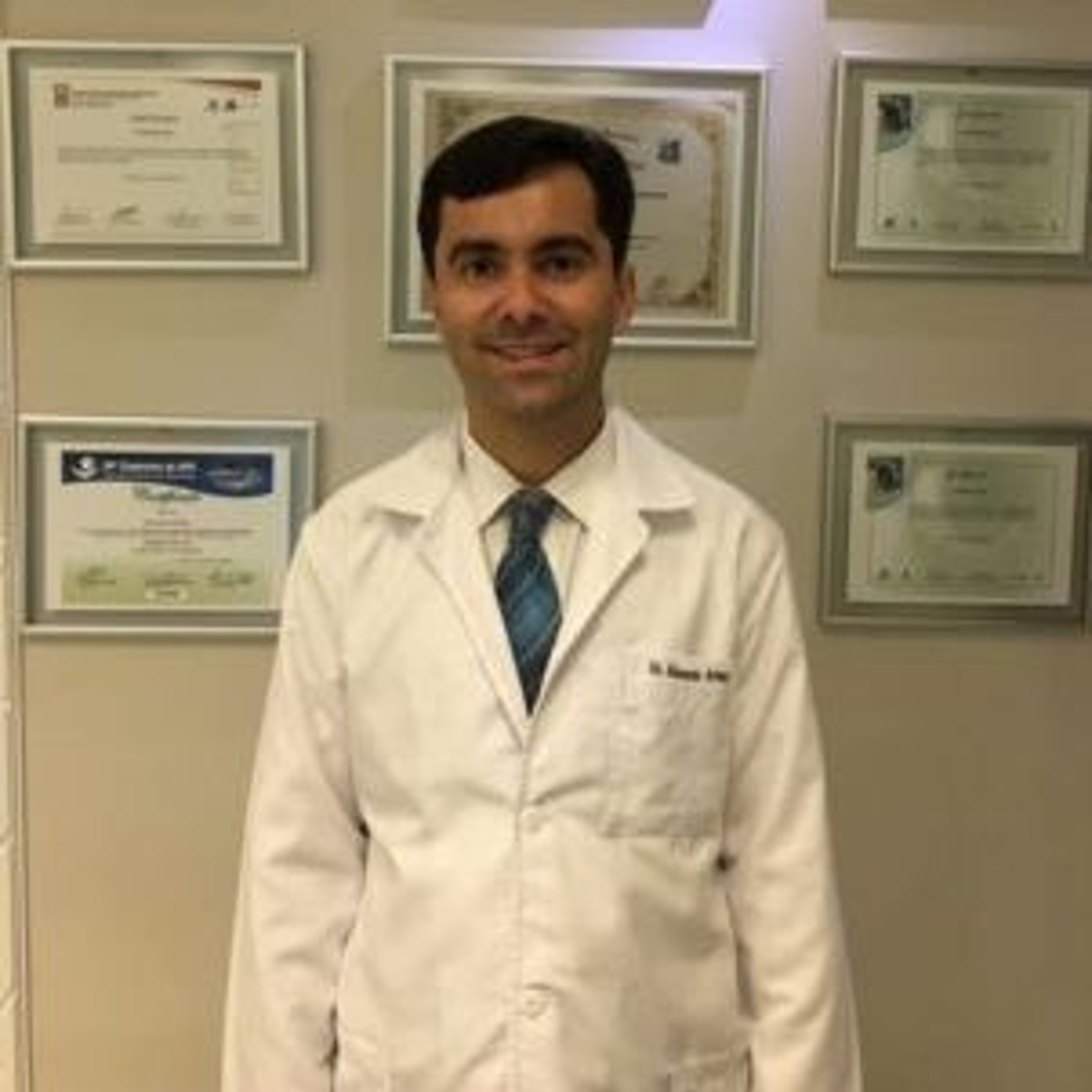 Foto de Dr. Eduardo Arana