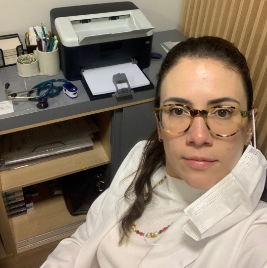 Dra. Camila Mello