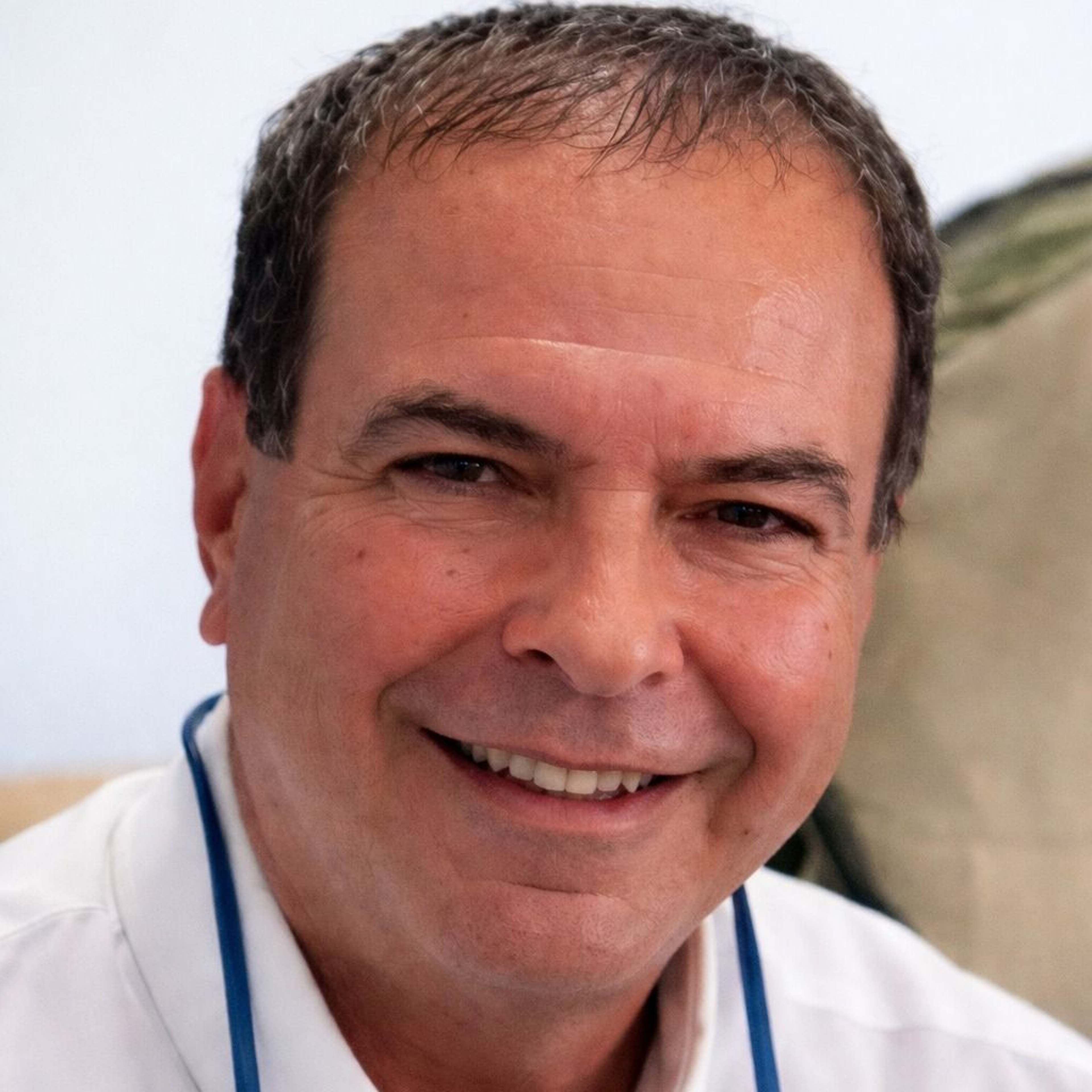 Dr. Roberto Vieira