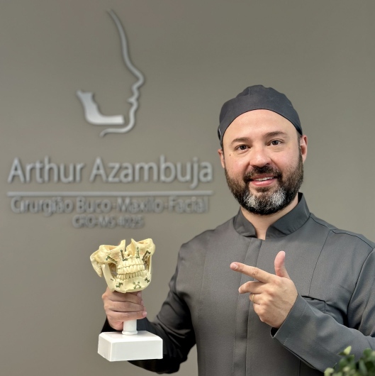 Dr. Arthur Azambuja