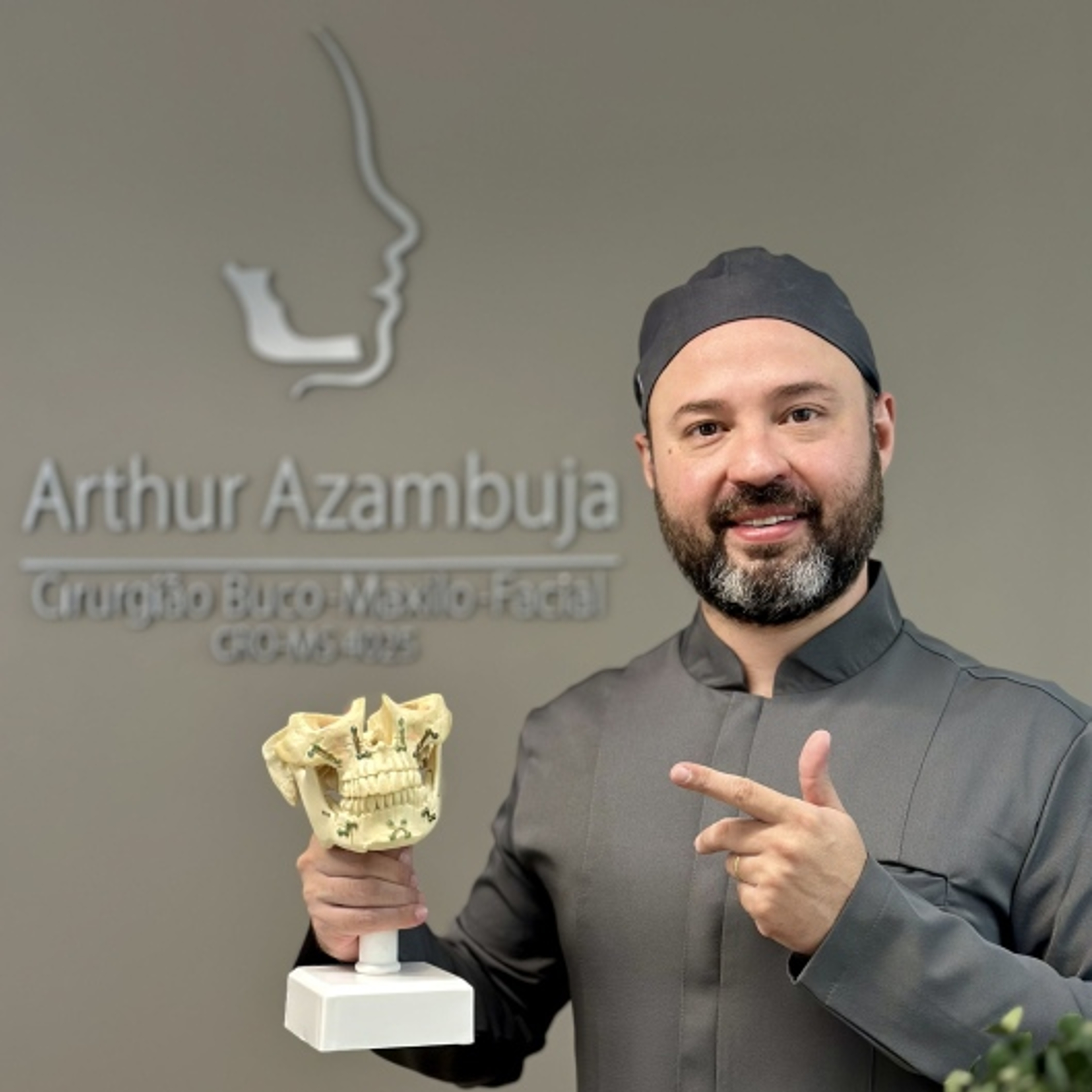 Dr. Arthur Azambuja