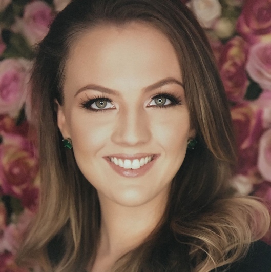 Dra. Mariana Lobato