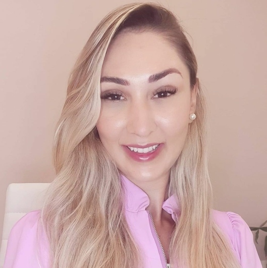 Dra. Mariana Azevedo