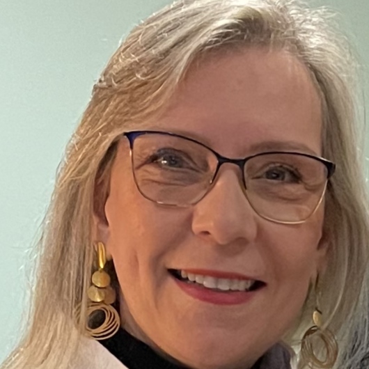 Dra. Elizabete Campos