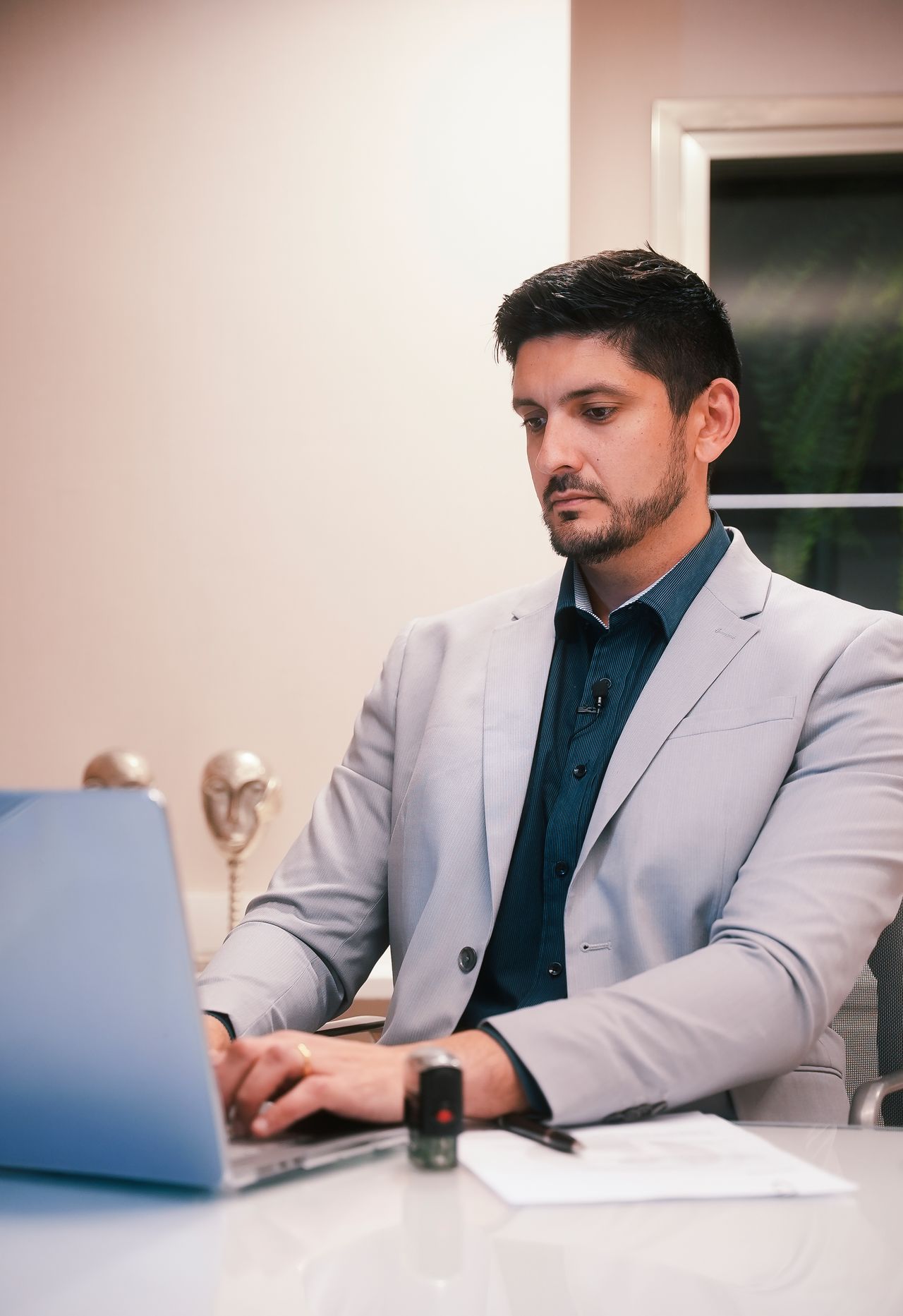 Dr. Roni Serra