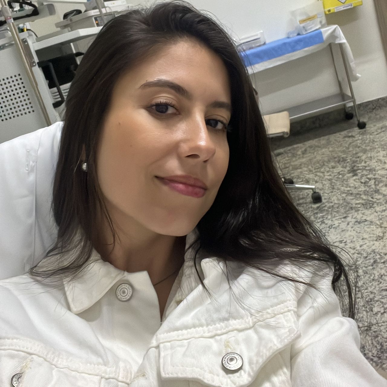 Dra. Larissa Gonçalves