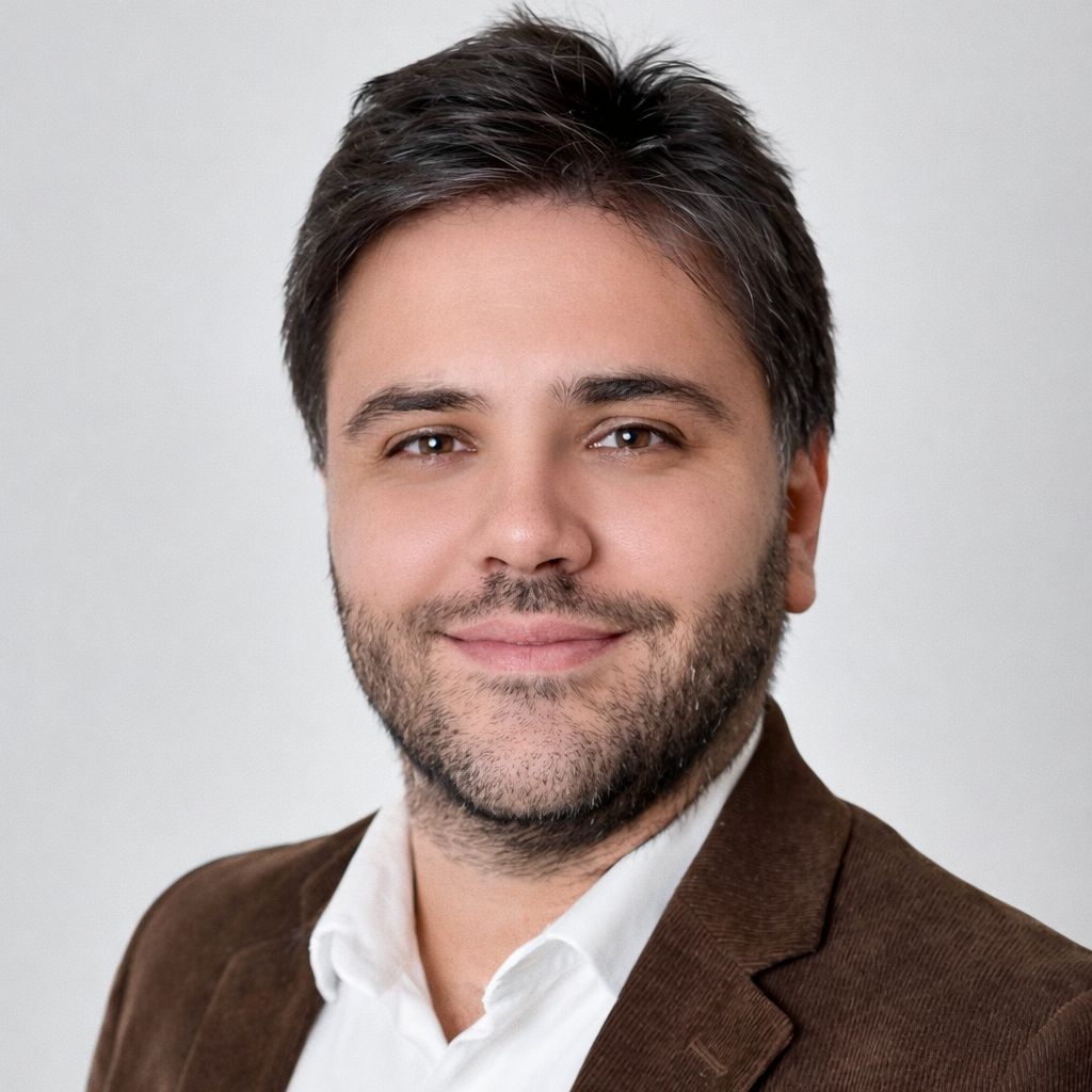 Dr. Lucas Dumont